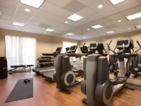 Comfort Suites Milwaukee West Hotels in Milwaukee