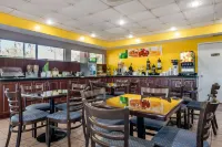 Quality Inn Sarasota North Near Lido Key Beach - Breakfast