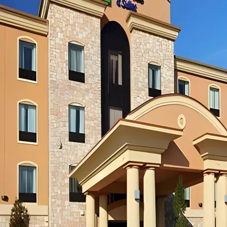 Holiday Inn Express & Suites PARIS by IHG