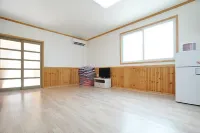 Cheongju Okhwa Nature Dameun Pension