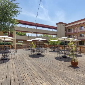 Best Western Plus Orchid Hotel Suites