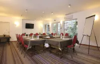 The Originals Boutique, Grand Hôtel Saint-Pierre, Aurillac Hotels in Lascelle