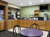 Super 8 by Wyndham Dyersville Near Field of Dreams Ξενοδοχεία στην πόλη Dubuque County
