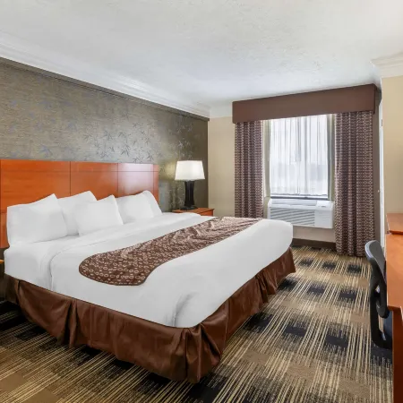 Best Western the Inn at Rochester Airport Отели рядом с достопримечательностью «Планетарий Страсенбург»
