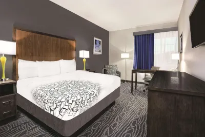 La Quinta Inn & Suites by Wyndham Mercedes Outlet Mall Hotels in 