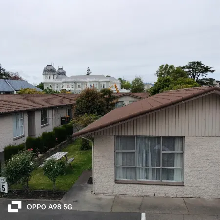 แอดไมรัล โมเต็ล