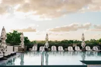 THesis Hotel Miami Coral Gables, Curio Collection by Hilton - 루프탑 수영장