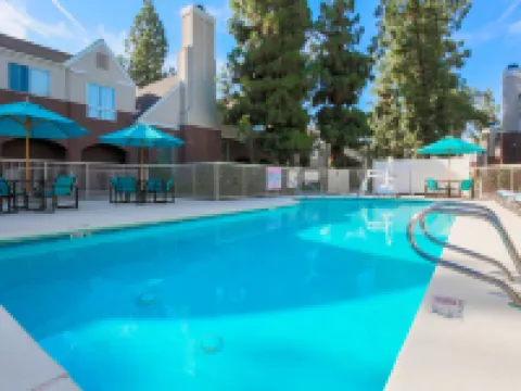 Residence Inn Bakersfield ベーカーズフィールドのホテル