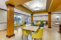 Comfort Inn & Suites Akron South Hotels in Green