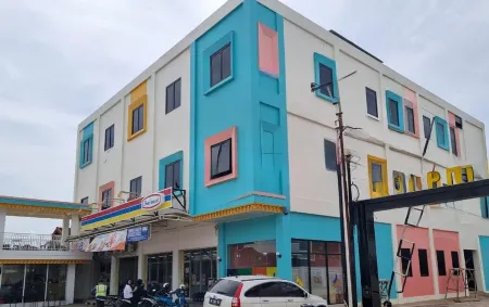 Slara Hostel Syariah 1 Отели в г. Way Dadi