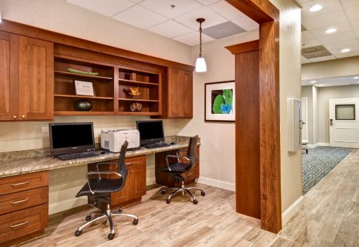 홈우드 스위트 가족 또는 수영장 이미지