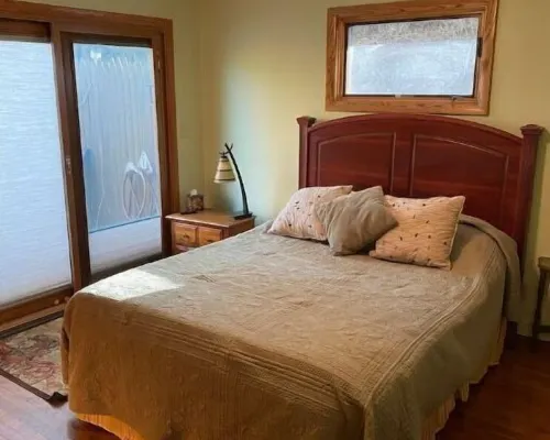 Cozy 3-bed lakefront home with deck & fireplace Hotels in Harrison County