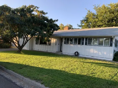 Mid Century Modern-5 min from I-5