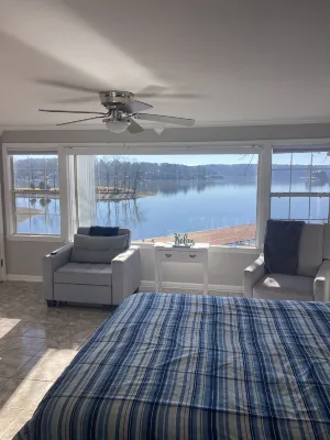 Cozy studio condo on Lake Hamilton, petfriendly!