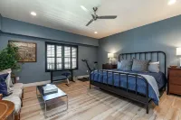 Spectacular 7 Bd - Hot Tub!