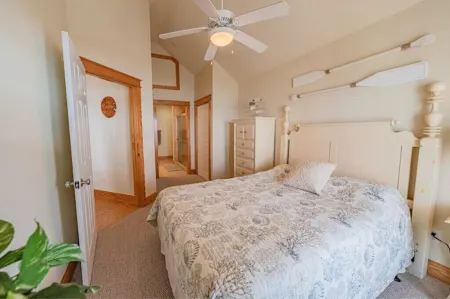 Sound front condo, pool, water access, & sunsets