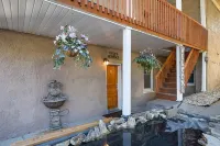 Impressive Private 2BR Suite w/Parking Univ Area Hotels near Blain's Farm & Fleet - Dubuque, Iowa