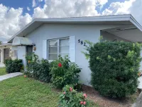 BEACHSIDE COZY GETAWAY! Walk/Bike to Beach,Dining,Bars,Small fenced yard for pet