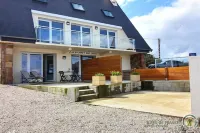 Bréhat gîte: full sea view, 200m from the beach Hotels in Perros-Guirec