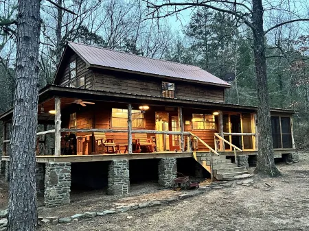 Mountain View Creekside Cabin on 12 Acres.