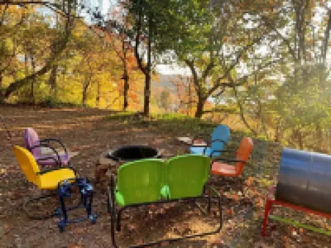 Cedar Bluff Hobbit House - Lake View, 3 private gated acres