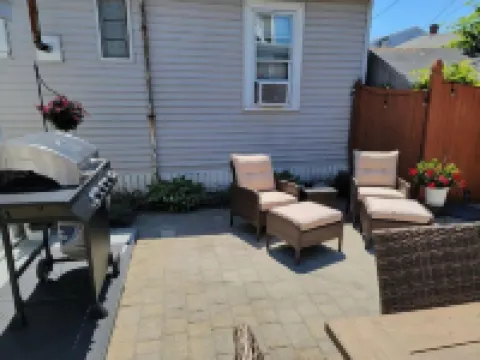 Cottage 200ft From Beach and Boardwalk ! โรงแรมในHampton Beach