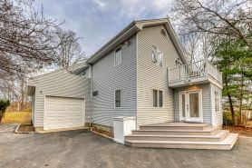 Comfortable Orchard Oasis in wine country on Long Islands beautiful North Fork!