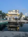Big Pine Key, 3 BR, 2 1/2 Bath, Private Canal, Close to everything, KW