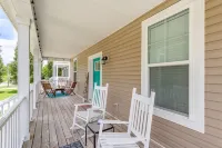 Buckroe Beach Home with King Bed, Grill, Games and 5 min Walk to Beach…Sleeps 8.