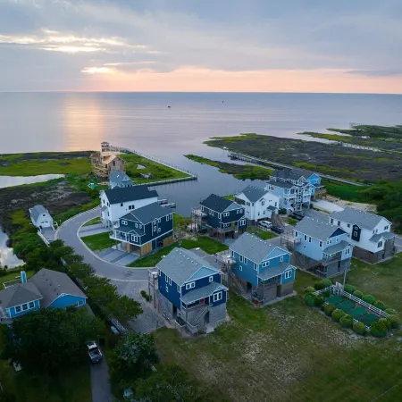 Dog Friendly - Sound View Home on private harbor. Amazing Sunsets-Fishing-Dock