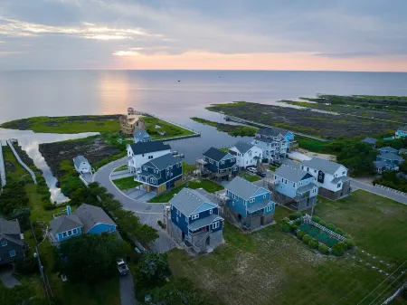 Dog Friendly - Sound View Home on private harbor. Amazing Sunsets-Fishing-Dock