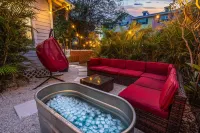 Bio-Hackers! Beach 1 Mile, Cold Plunge, Sauna, Hot Tub, Xbox, Walk to Downtown!