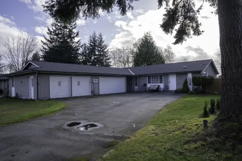 Cozy Lake Stevens family bungalow: peaceful & quiet with a serene backyard. Hotels in Lake Stevens