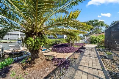 Waterfront-Heated Pool-Hottub-4bd-2BA-Paddle boat- Kayaks 鄰近可可比奇的酒店