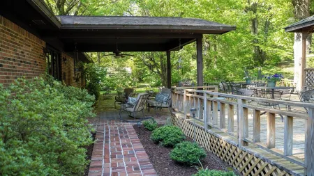 COUNTRY ESCAPE!  Minutes from Pickwick Lake and Downtown Corinth!