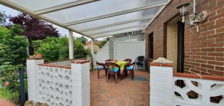 Great vacation right on the dike with family and dog a few minutes from the beach