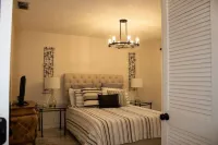 Hurricane Victim special offer  Pool Home Nestled on the Golf Course