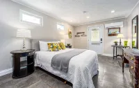 New studio conveniently located in town of Luray.