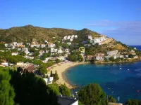 Beach House en Triplex a 5 Minutes de la Plage Hotels in Roses