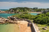 Detached house in Ploumanach - sleeps 4 (2 adults and 2 children)