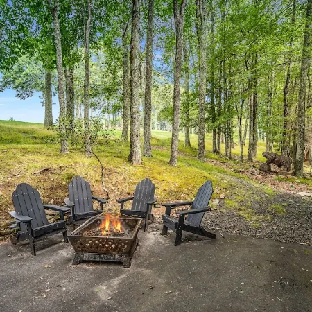 Private Mountain Home, 2miles To Ski, Hot Tub, Views, Fireplace, & Pet Friendly!