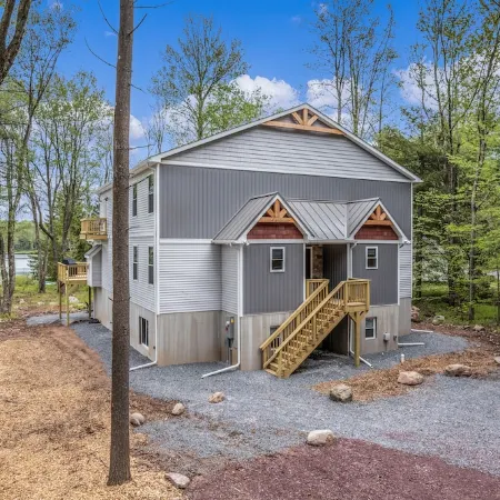 Luxurious Chalet in Blakeslee: Game Room, Hot Tub, Lake Access, Fire pit