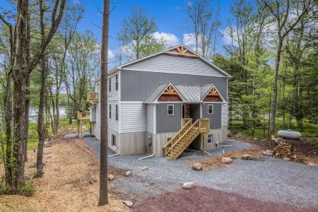 Luxurious Chalet in Blakeslee: Game Room, Hot Tub, Lake Access, Fire pit