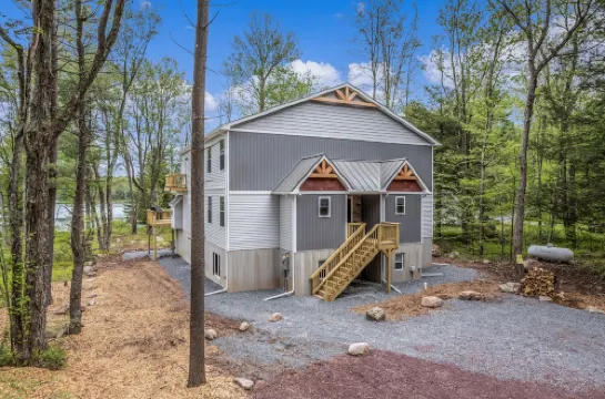 Luxurious Chalet in Blakeslee: Game Room, Hot Tub, Lake Access, Fire pit