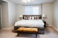Perfect Location! Perfect View! Hotel dekat Millcreek Canyon Winter Gate