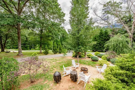 Tatum's Mtn View Retreat- SAUNA-Hiking- Unit A