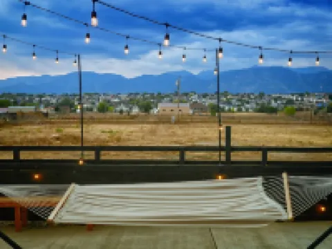 ♥︎Romantic Retreat♥︎Boutique Apt/Hot tub/Fire Pit Hotels in Fountain