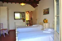 Lodging in central Tuscany,pool,children pool,Aircon,ideal for families, sleep 5