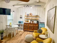 Cozy Bungalow Minutes From The Beach!