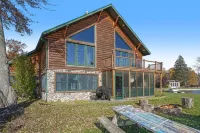 Derby Lodge - Lake Living at Its Finest! Hotels in Montcalm County